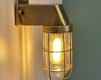 CREST – Aplique de pared náutico de latón IP64, luz de pared exterior costera de cristal enjaulado, lámpara industrial hecha a mano / Arel Lighting