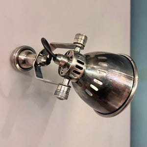 ANDRETTA – Aplique de pared de latón, foco de techo industrial ajustable para iluminación de acento y de trabajo / Arel Lighting