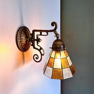 WELZ II Traditional Stained Glass Wall Sconce - Stained Glass Light Fixture, Wall Lighting, Wall Light, Classic Light