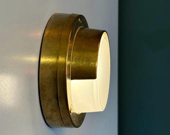 Kinkiet ścienny URDARIA CHAPEAUX w stylu marynistycznym, ręcznie wykonany z mosiądzu – IP64, oświetlenie zewnętrzne