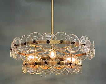 Lámpara de techo ANNOT Fusion Glass, una pieza escultural con discos de vidrio en capas para interiores modernos y contemporáneos.