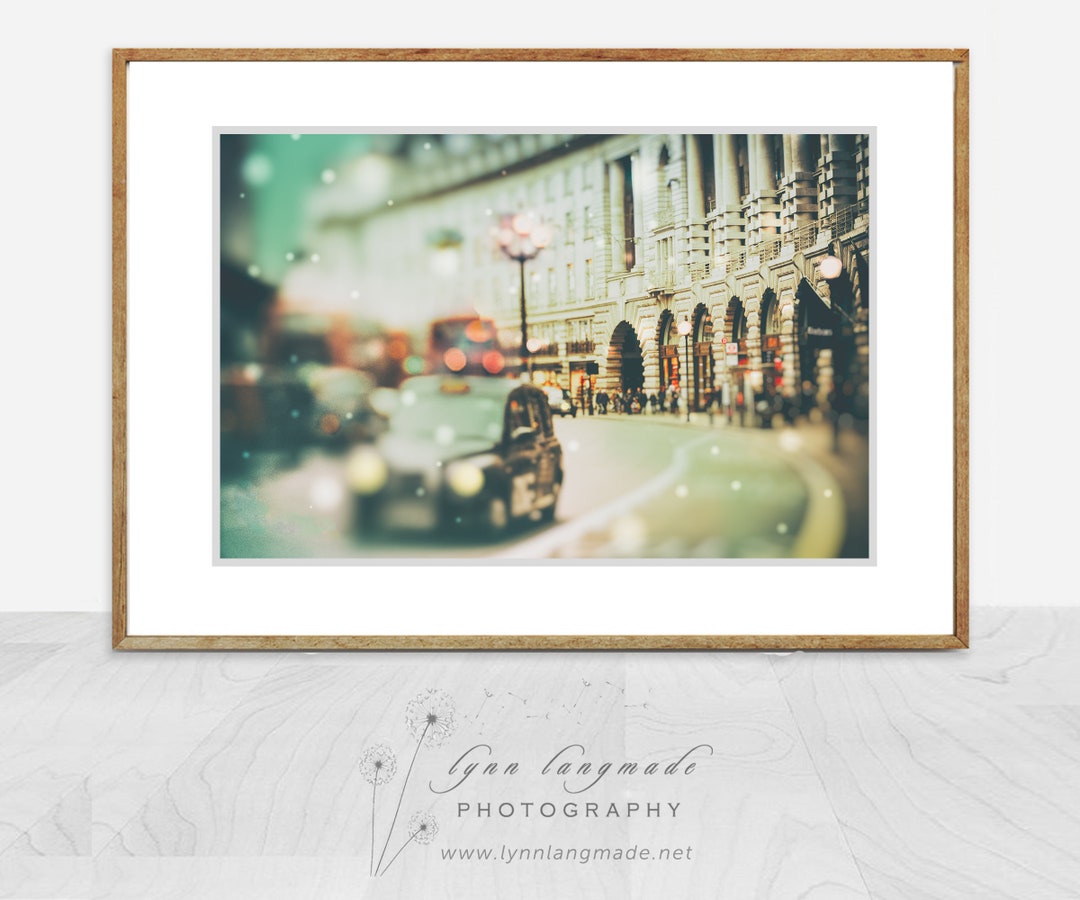 London Photography- Snowy Day Piccadilly Circus Black Cab London