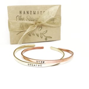 Pulsera personalizada con sello manual: pulsera con cita personalizada
