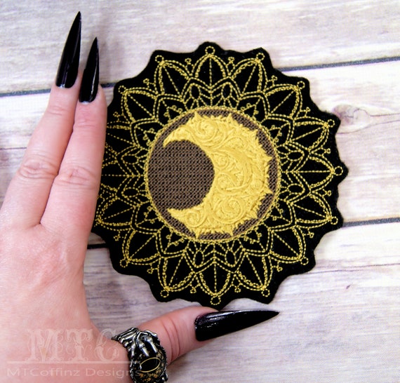 3PC~GOLD ROUND SWIRL~IRON ON EMBROIDERED APPLIQUE PATCH