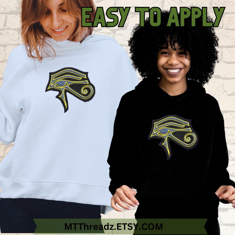 Puede incluir: Dos personas vistiendo sudaderas con capucha con un dise&ntilde;o de ojo de Horus bordado. Las sudaderas son azul claro y negro. El texto "EASY TO APPLY" es visible en la parte superior de la imagen. El texto "MTTThreadz.ETSY.COM" es visible en la parte inferior de la imagen.