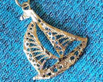 14K Yellow Gold Sailboat Pendant on 18" 14K Yellow Gold Chain (st - 3006)