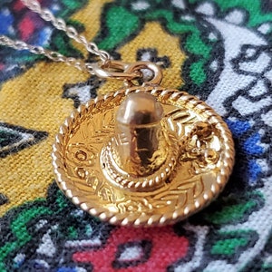 14K Yellow Gold Sombrero Pendant on 18&quot; 14K Yellow Gold Chain (st - 2927)