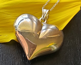 14K Yellow Gold Heart Pendant on 18" 14K Yellow Chain (st - 3010)
