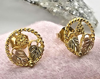 10K Black Hills Gold Round Leaf and Grape Stud Earrings (st - 4904)