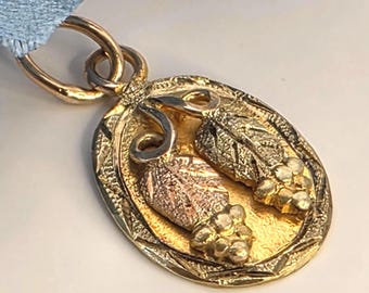 10K Black Hills Gold Oval Pendant  (St - 4951)