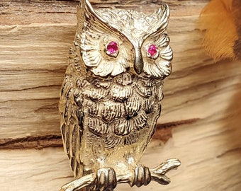 14K Yellow Gold Perched Owl Brooch with Ruby Eyes (st - 3409)