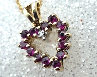 Collar reversible de corazón con zafiro y rubí en oro amarillo de 10 quilates (st-4704)