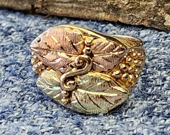 10K Black Hills Gold Leaf and Grape Gents Style Ring (st - 3730)