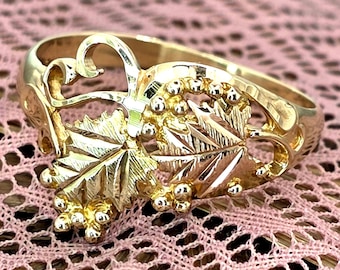 Anillo de oro Black Hills de 10 quilates con hojas y uvas (st - 4599)