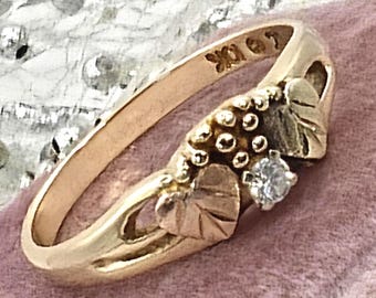 10K Black Hills Gold Ring with Leaves, Grapes and an Accent Diamond (st - 4903)