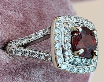 Anillo de doble halo de oro blanco de 14 quilates con piedra central de granate hessonita (st - 4024)