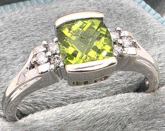 14K White Gold Peridot and Diamond Ring (st - 1011)