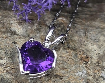 10K White Gold Heart Shaped Amethyst and Diamond Necklace (st - 4657)