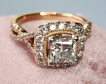 Anillo de compromiso con halo de oro rosa de 14 quilates y 1,52 quilates en peso con centro de corte princesa (st - 3693)