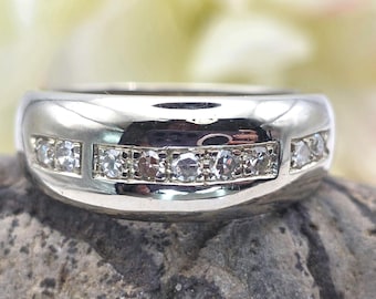14K White Gold Gent's Ring with 11 Diamonds (st - 4965)