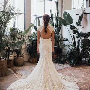 Ivory Lace Bohemian BACKLESS WEDDING GOWN. Simple and Elegant - Etsy