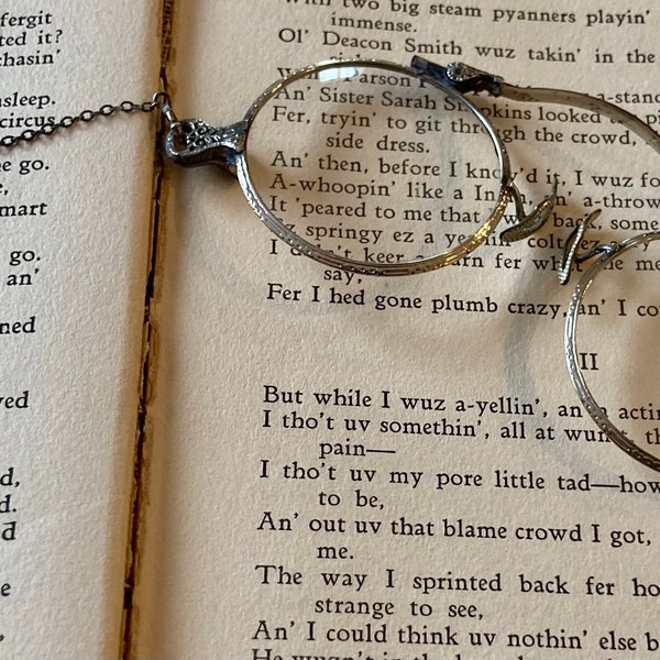 Antique EYEGLASSES/Antique Vintage Folding Spectacles with Filigree Chain/Folding Glasses/Art Nouveau/1920s