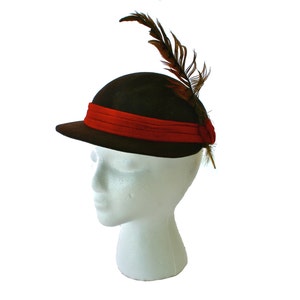 Vintage Filzhut mit brauner Krempe, orangefarbenem Band und Feder, Made in Paris, Hut mit Feder