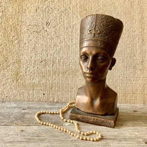 Vintage Austin Productions Inc Egyptian Queen Nefertite, Queen Nefertite, Egyptian Decor, Egyptian Queen