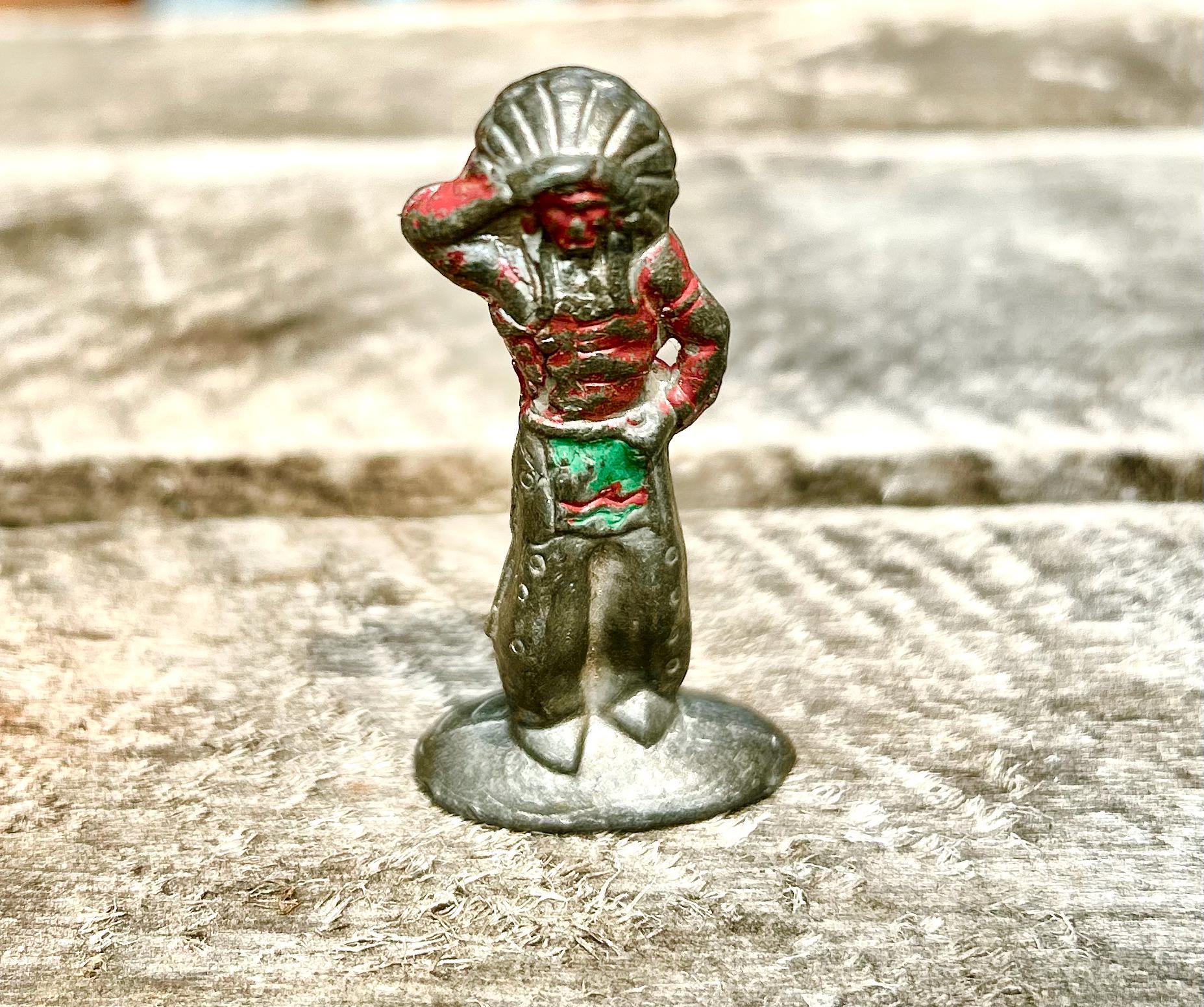 Vintage LINCOLN LOG  Native American CHIEF / Rare Antique Lead Toy / No markings / Hollow (ub)