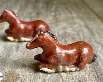 One Antique Lead Lying Foal Made in England, Cast Iron Farm Figurine, Chippy, Rustic, Sorrel Foal (ub)