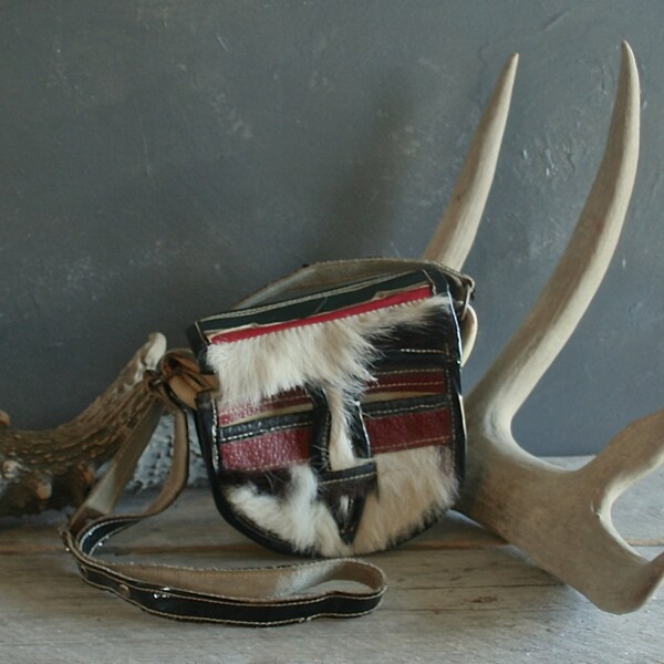 Small Rare Vintage 1960s Boho Leather and Cow Fur Over the Shoulder Purse, Hipster, Boho Purse, Southwestern    (ss-S)