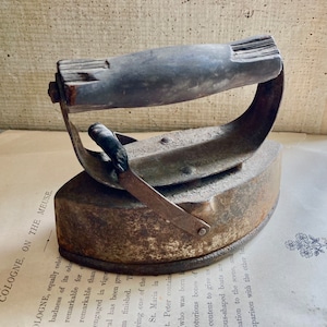 ANTIQUE SAD IRON with Wooden Handle / Cast Iron / Door Stop / Primitive Iron / Antique Cast Iron / Farmhouse Decor / Primitive Decor