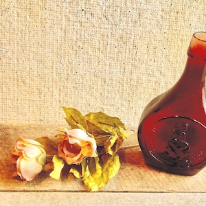 CARNIVAL GLASS DECANTER/Vintage Ruby Red Betsy Ross Collectible Commemorative Decanter/The Great American Series/1969/Collectible Bottle