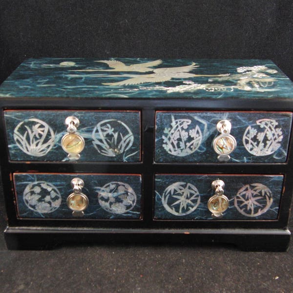 Vintage small lacquer jewelry box