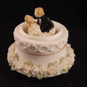 Wedding cake topper bride and groom music box
