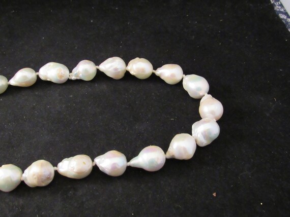 Pearl necklace - image 6