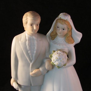 Wedding cake topper bride and groom music box