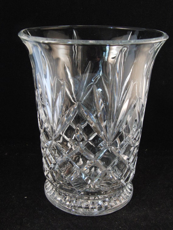Lead on sale crystal vase