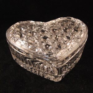 Vintage crystal small candy bowl/jewelry box with cover