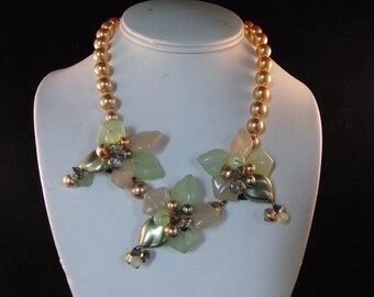 Vintage necklace with flowers