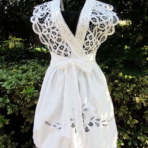 UNIQUE~Victorian White Cotton Battenburg Lace V-Neck Bib Apron Maid Pinafore Costume+ Frilled Headband~Wedding/Tea Party/Cosplay~