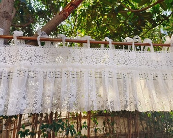 Cenefa de encaje con volantes para ventana: estilo rústico francés, elegancia victoriana