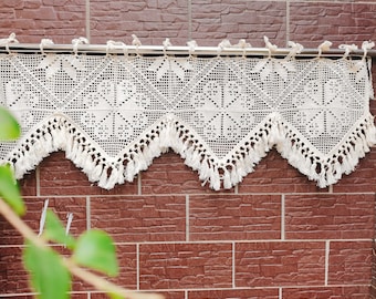 Cenefa de encaje de crochet para ventana: cortina beige con borlas estilo bohemio