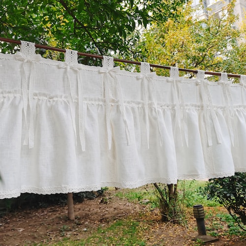 シャビーシックなレースカーテンバランス：フレンチカントリースタイル