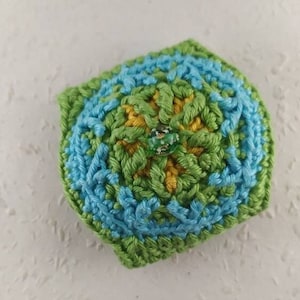 Cartera de muñeca - Pulsera de bolsillo secreta - Pulsera de tenis de ganchillo - Bolsa de flores Mandala Boho - Soporte de alijo - Producto terminado