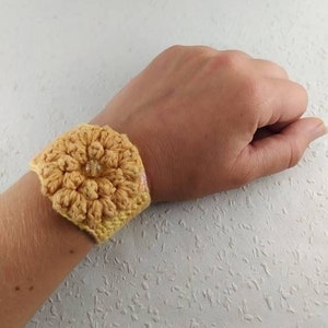 Cartera de muñeca - Pulsera de bolsillo secreta - Pulsera de tenis de ganchillo - Bolsa de flores Mandala Boho - Soporte de alijo - Producto terminado