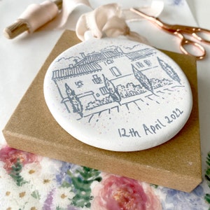 Decoración Cerámica Pintada a Mano (Lugar de Boda) - Ilustración del Lugar de Boda - Decoración Cerámica Pintada a Mano - Cinta de Seda - Lugar de Boda