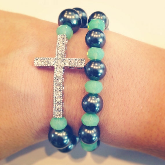 Items similar to Cross beaded bracelet set on Etsy