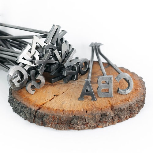 Marchi a fuoco con alfabeto dalla A alla Z - 5 cm di altezza - 26 lettere - Monogramma da cowboy personalizzato - The Heritage Forge