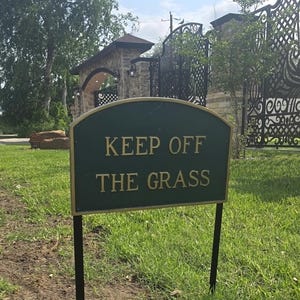 Keep Off The Grass Arch WALL or LAWN Statement Plaque Sign, Outdoor Courtesy Sign, Powder Coated Aluminum, Proudly Handmade in the USA